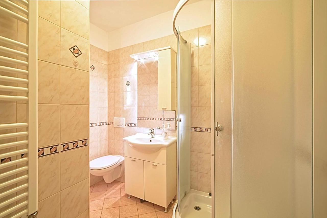 Studio Apartments Peric Rab Kampor Ngoại thất bức ảnh