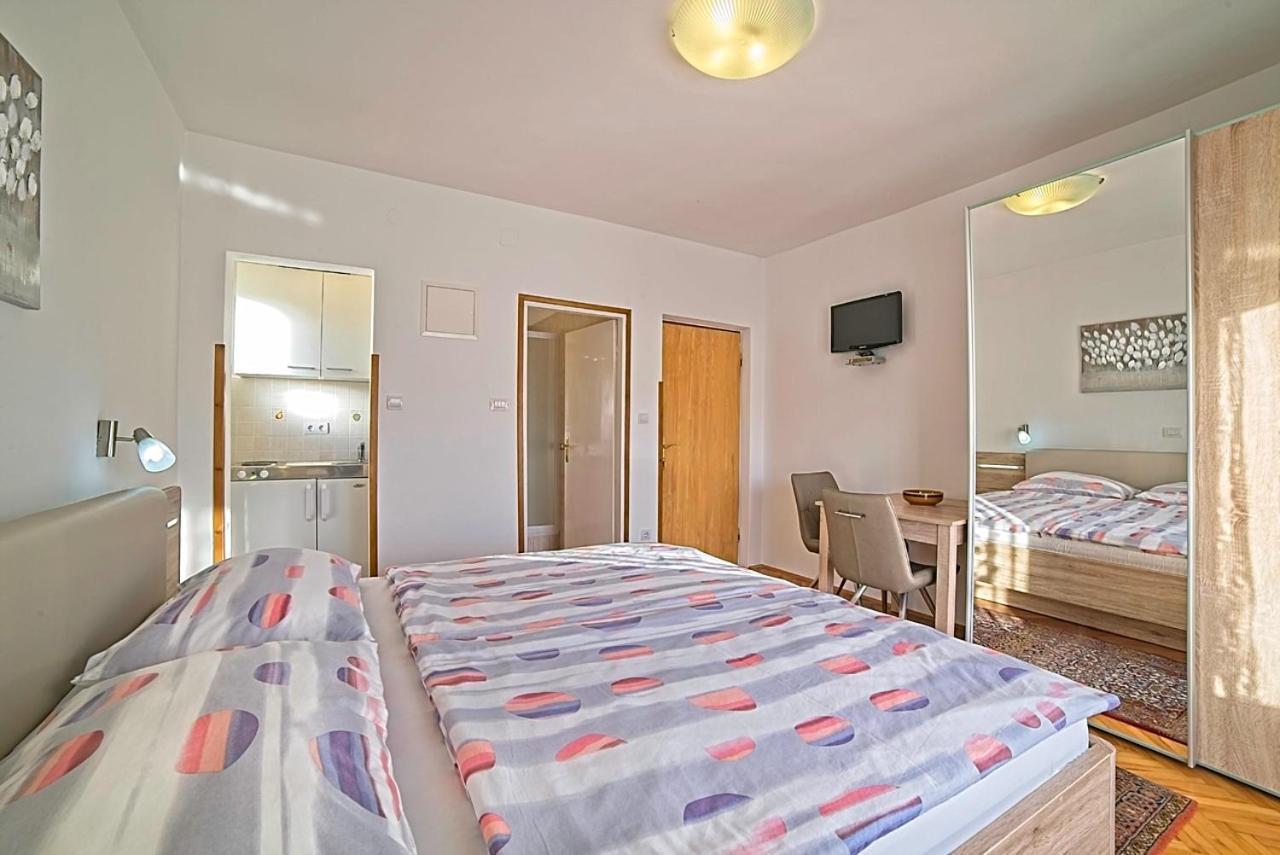 Studio Apartments Peric Rab Kampor Ngoại thất bức ảnh