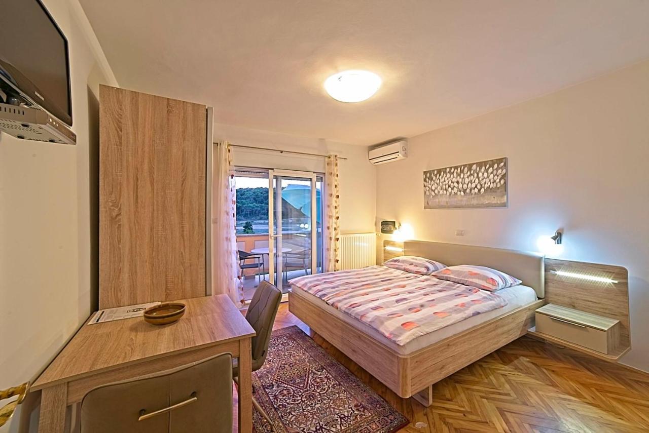 Studio Apartments Peric Rab Kampor Ngoại thất bức ảnh