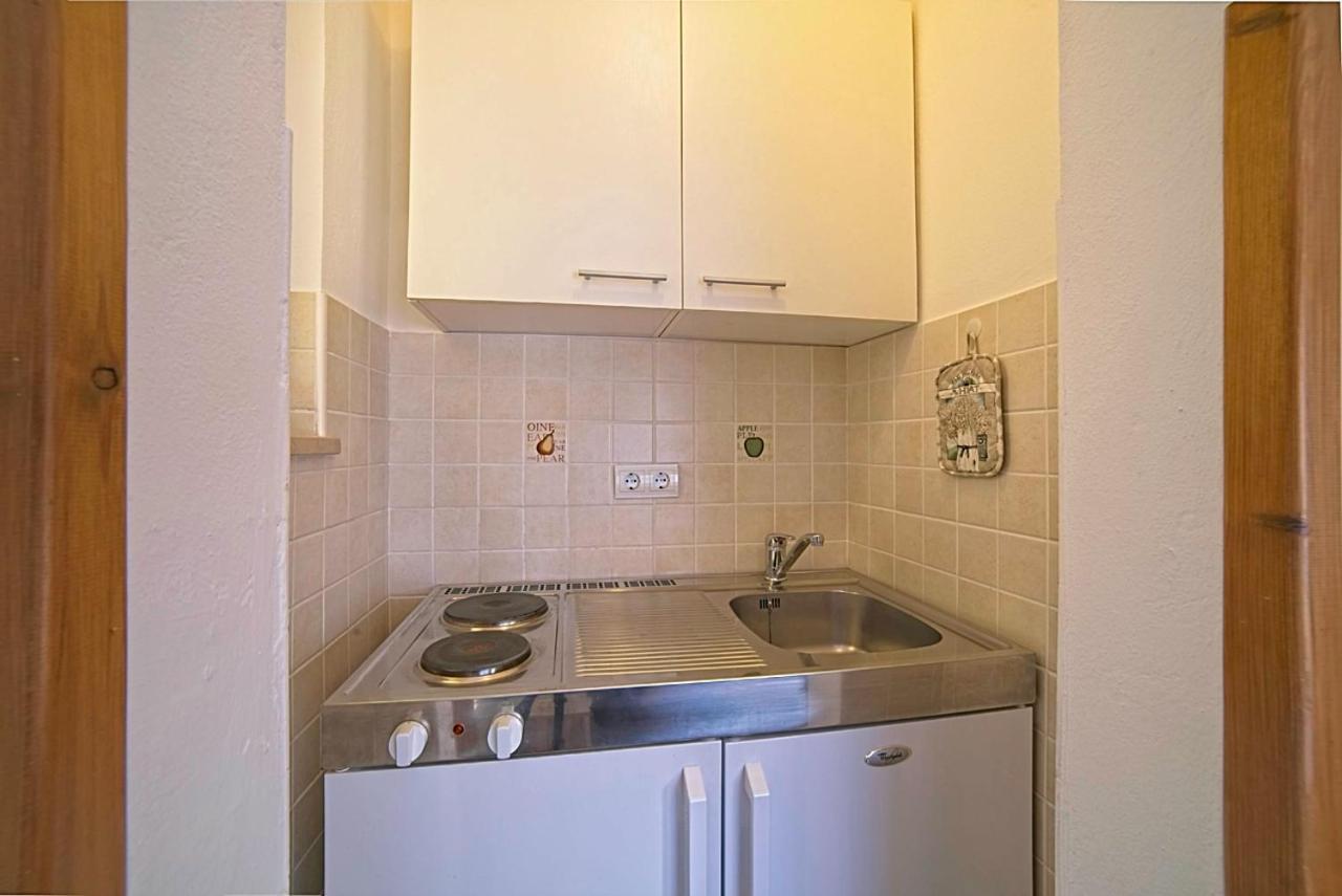Studio Apartments Peric Rab Kampor Ngoại thất bức ảnh